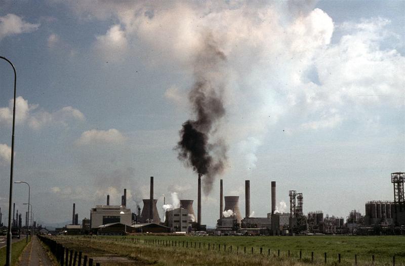 BP plant at Grangemouth, from Inchyra Rd Falkirk Council