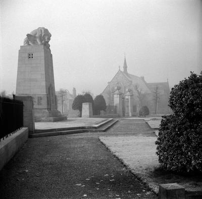 P37671; War memorial and Kerse Church, Grangemouth