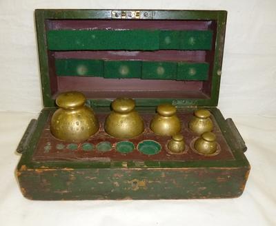 1996-027-007; weights; set of