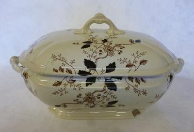 1977-002-392; tureen (Sandhurst pattern)