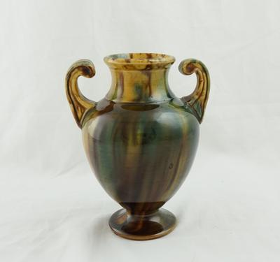 1981-033-011; vase